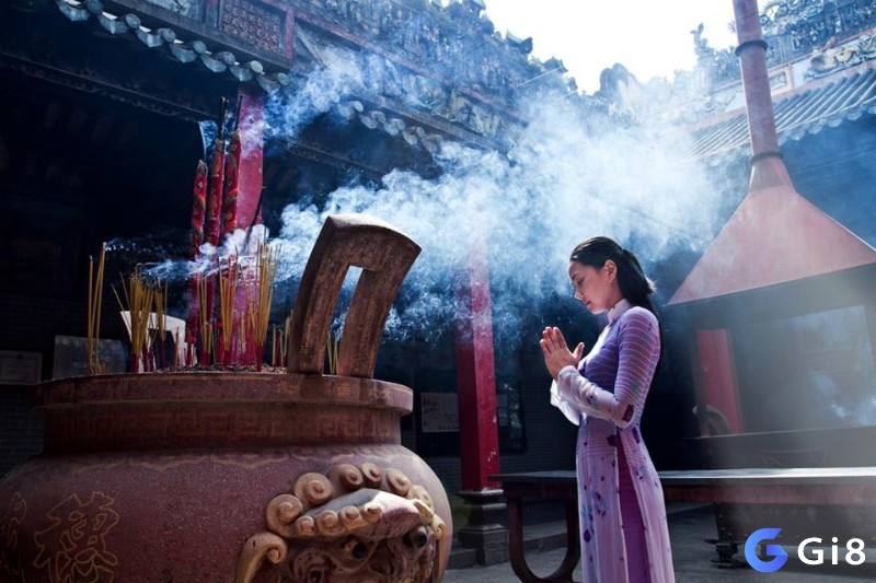 Mơ thấy thắp hương ở chùa, miếu cho thấy sự thanh thản, bình yên